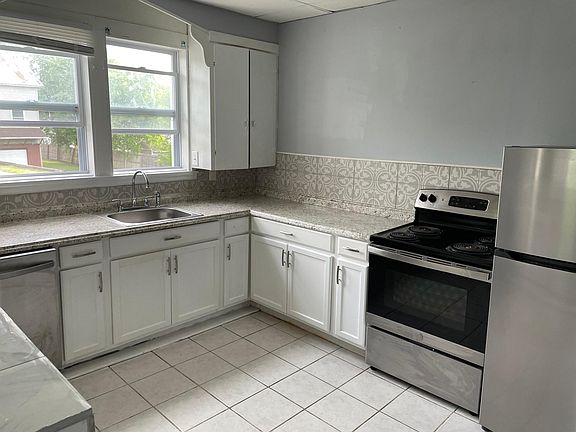 3rd image of 3871 Oneida St #A