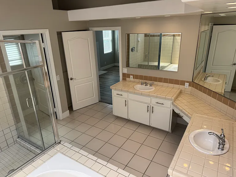136 N Rios Ave — Photo 7