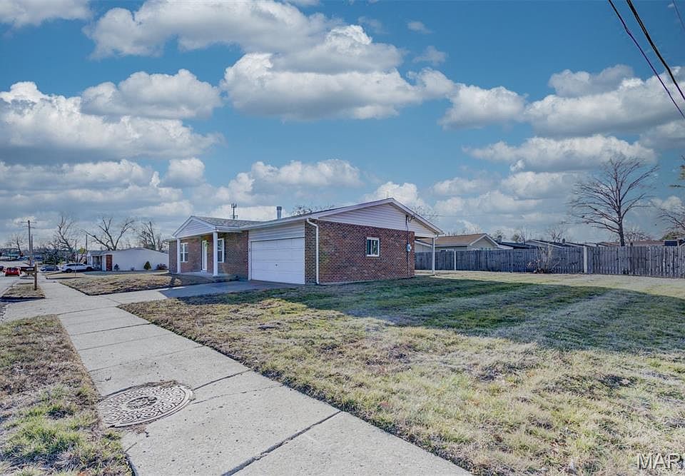 7057 Howdershell Rd, Hazelwood, MO 63042 | Zillow