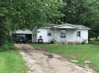 1906 Old Bus Line Rd, Hillsboro, IL 62049