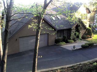8 Fairfield Dr, Wilkes Barre, PA 18702