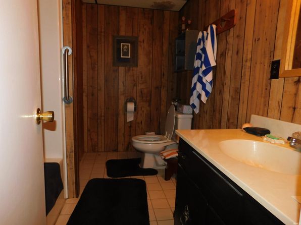 2454 E Shorts Corner Rd, Pekin, IN 47165