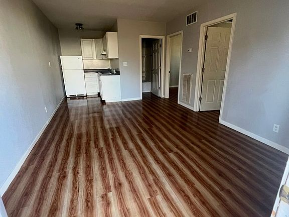 3rd image of 102-116 N Manhattan Ave #112