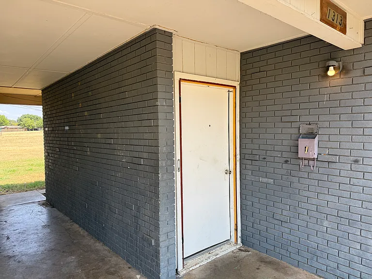 1313 Calaveras St #A — Photo 30