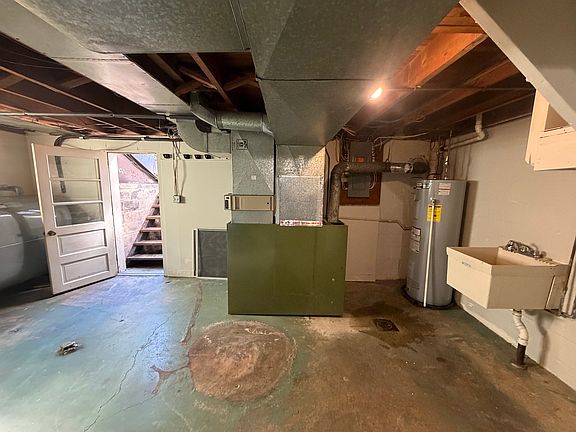 5th image of 1725 Windsor Ave #1