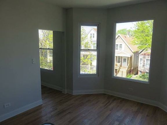 5th image of 2943 N Wisner Ave APT 2Z