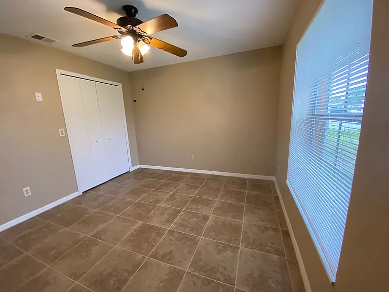 1078 E Gaucho Cir — Photo 4