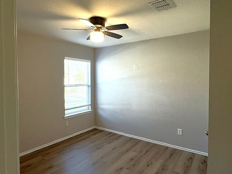 5301 Comanche Wells Dr — Photo 11