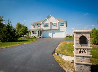 840 N Deerpath Rd, North Aurora, IL 60542