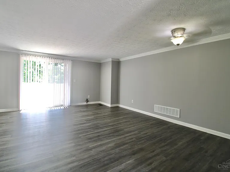 512 Glencoe Ct — Photo 4
