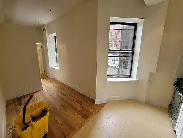 657 10th Ave #4 — Photo 1