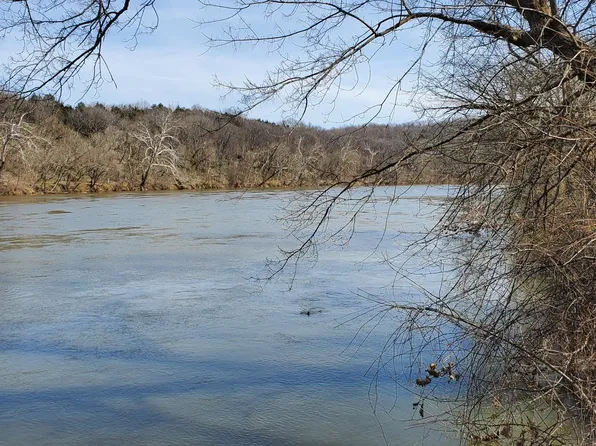 10 Riverview Shores Dr, Front Royal, VA 22630