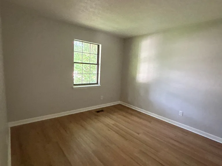 418 Lyndon Ln — Photo 13