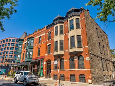 864 W Aldine Ave, Chicago, IL, 60657