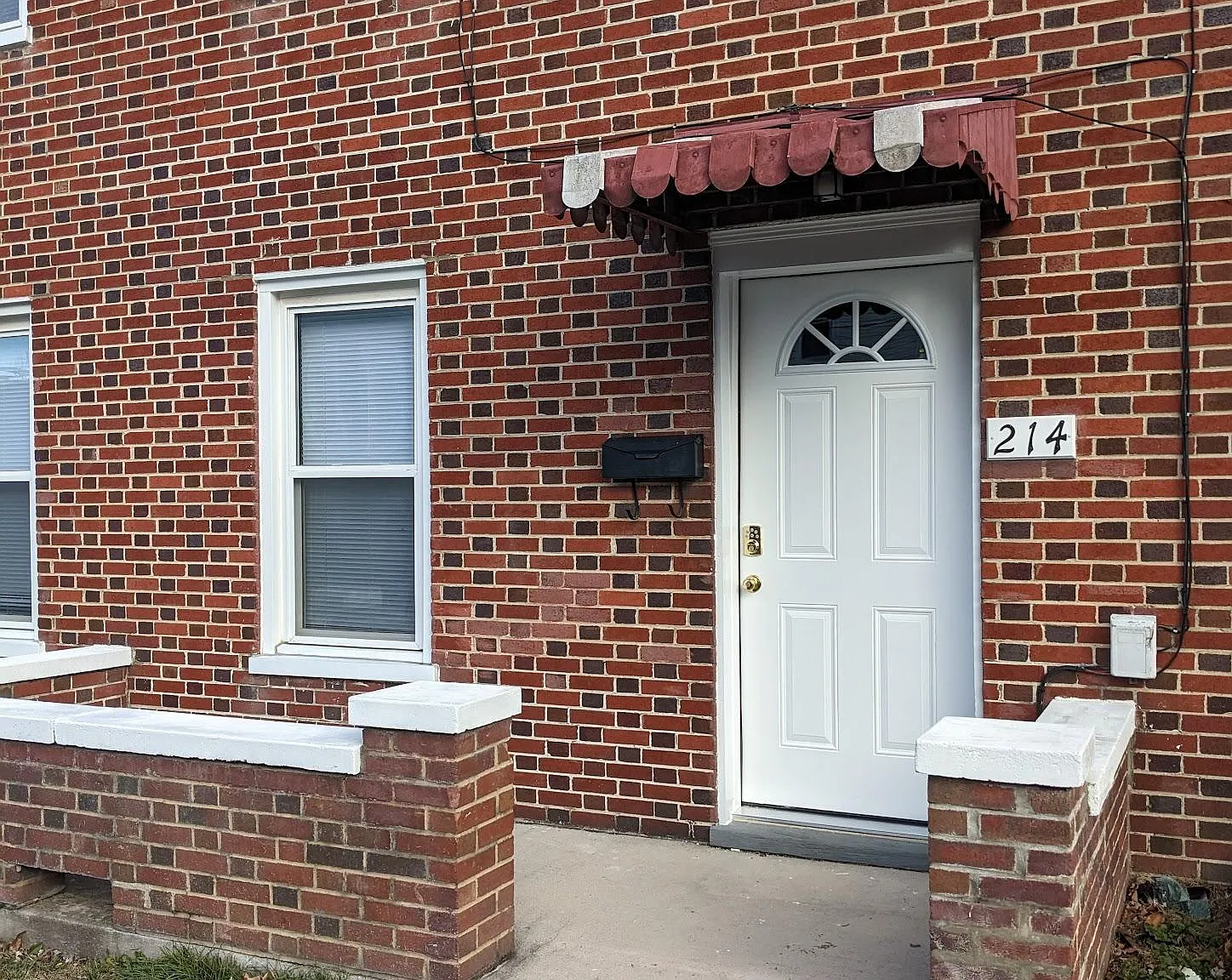 3 bed, 1.5 bath, 1300 sqft, $1,685 — Photo 1