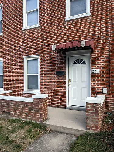 214 E Fairfax Ln Photo 1