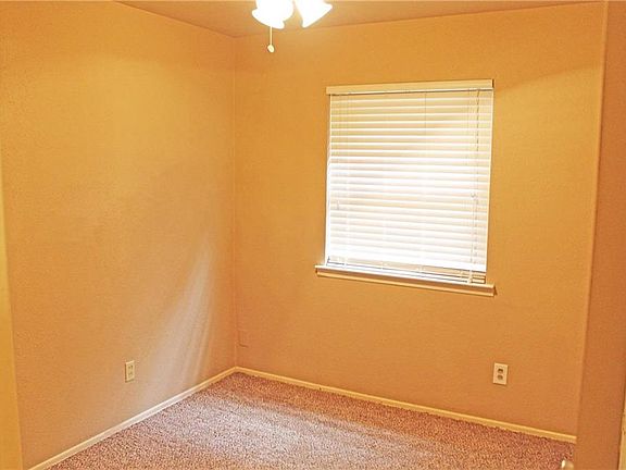 2nd image of 2606 Foxcroft Cir