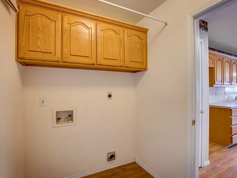 4804 Edgewater Dr — Photo 35