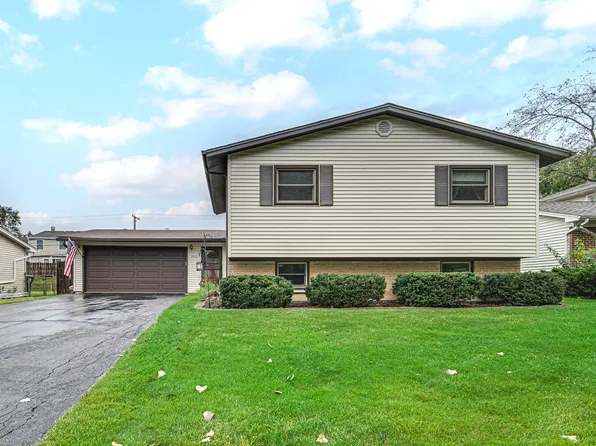7515 Northway Dr, Hanover Park, IL 60133