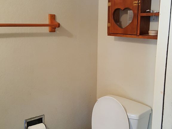 5th image of 432 Corcoran Ave APT 4