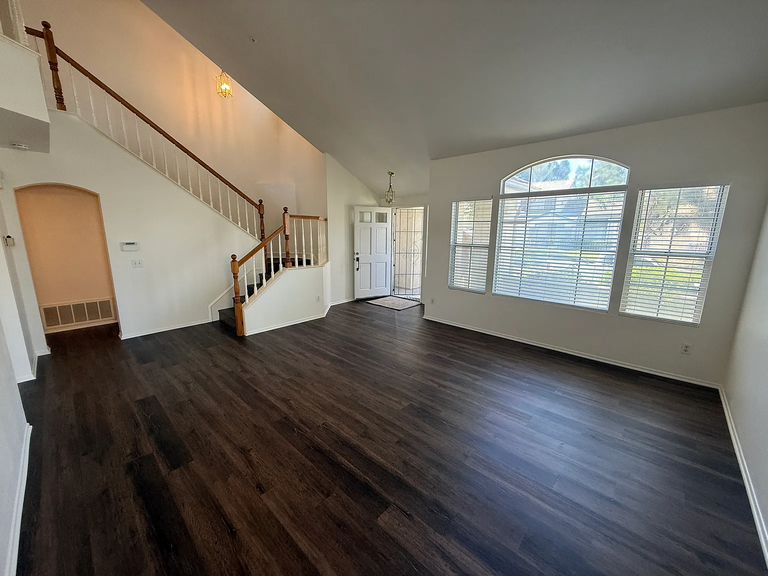 3 bed, 2.5 bath, 1810 sqft, $3,450 — Photo 3