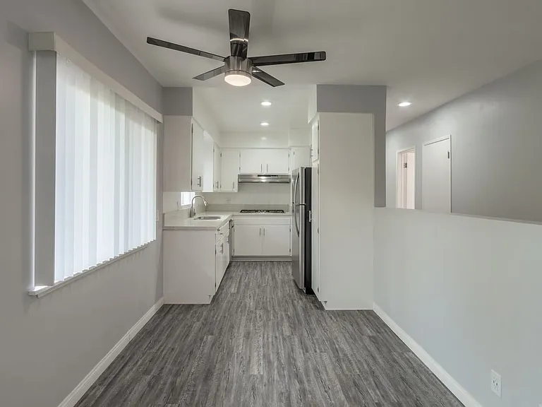 1527 Yale St #6 — Photo 12