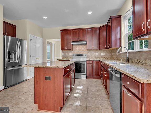 3rd image of 109 Briarwood Cir
