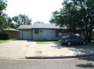 1002 Amarillo St, Plainview, TX 79072