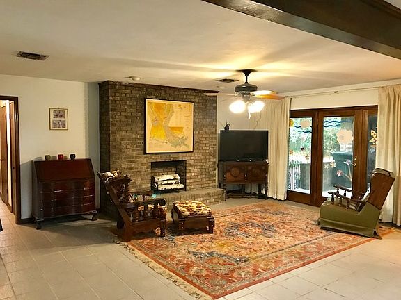 4th image of 307 Mary Hughes Dr