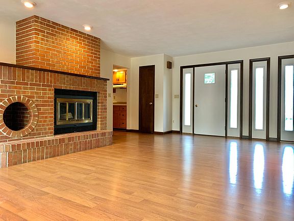 4th image of 9235 Gordon Dr