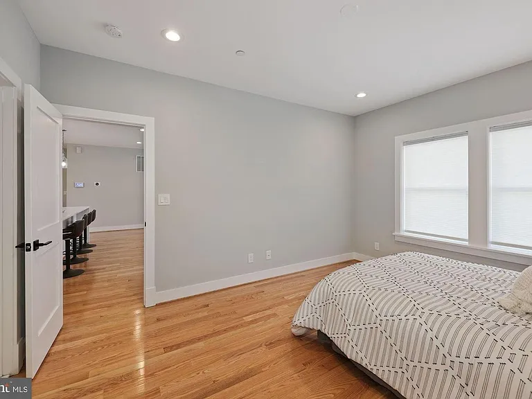 1909 Capitol Ave NE #1 — Photo 8