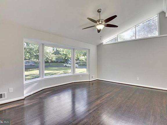 4th image of 4001 Gibbs St