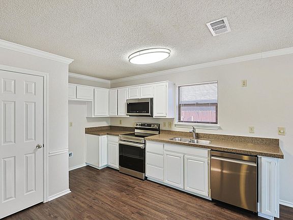 2nd image of 318 Lodge Rd