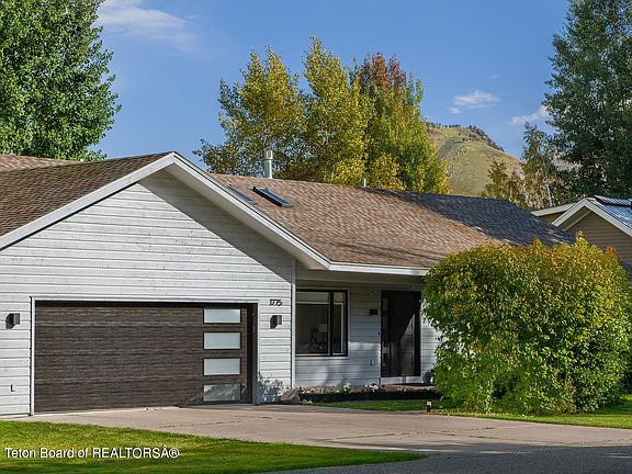 2nd image of 1775 W Diamond Hitch Dr