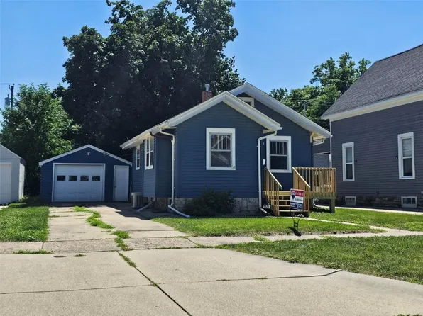 1129 C Ave NW, Cedar Rapids, IA 52405