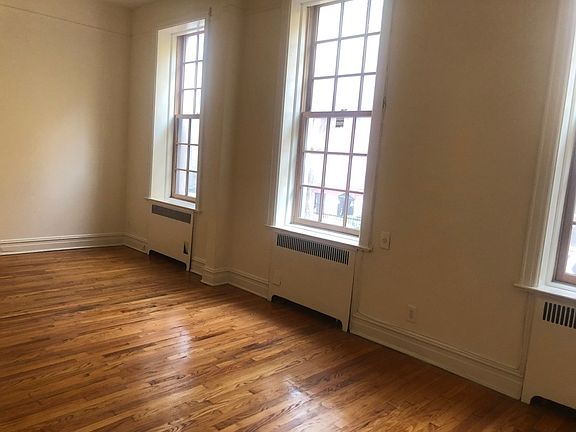 2nd image of 142 Henry St #3