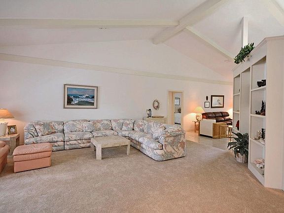 4th image of 1506 Shorelands Dr E