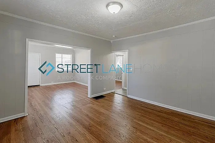3 bed, 1.0 bath, 1494 sqft, $1,295 — Photo 4