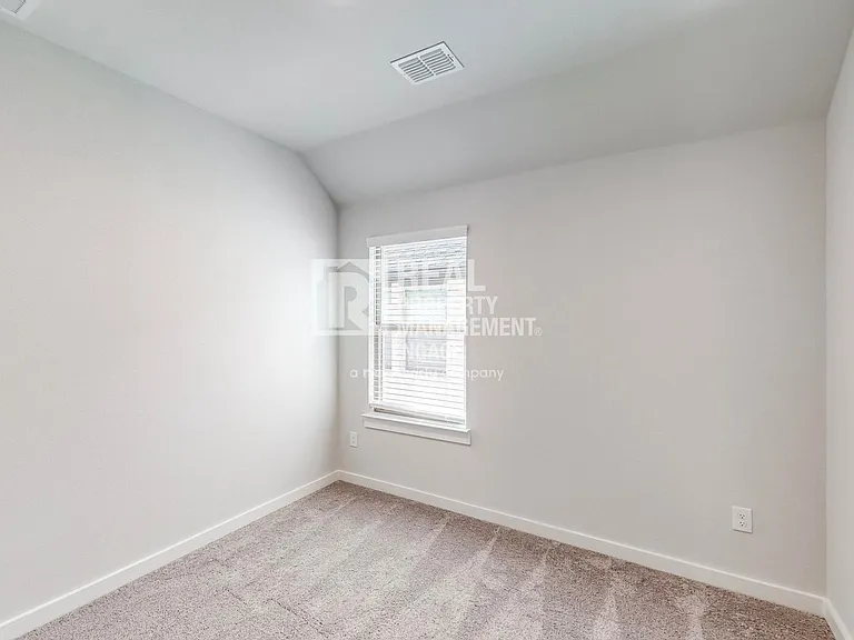 217 Caliber Ct — Photo 38
