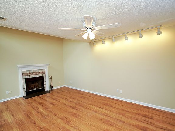 5th image of 4101 Five Oaks Dr #10-1