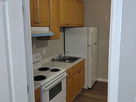 4th image of 530 N San Joaquin St APT 2