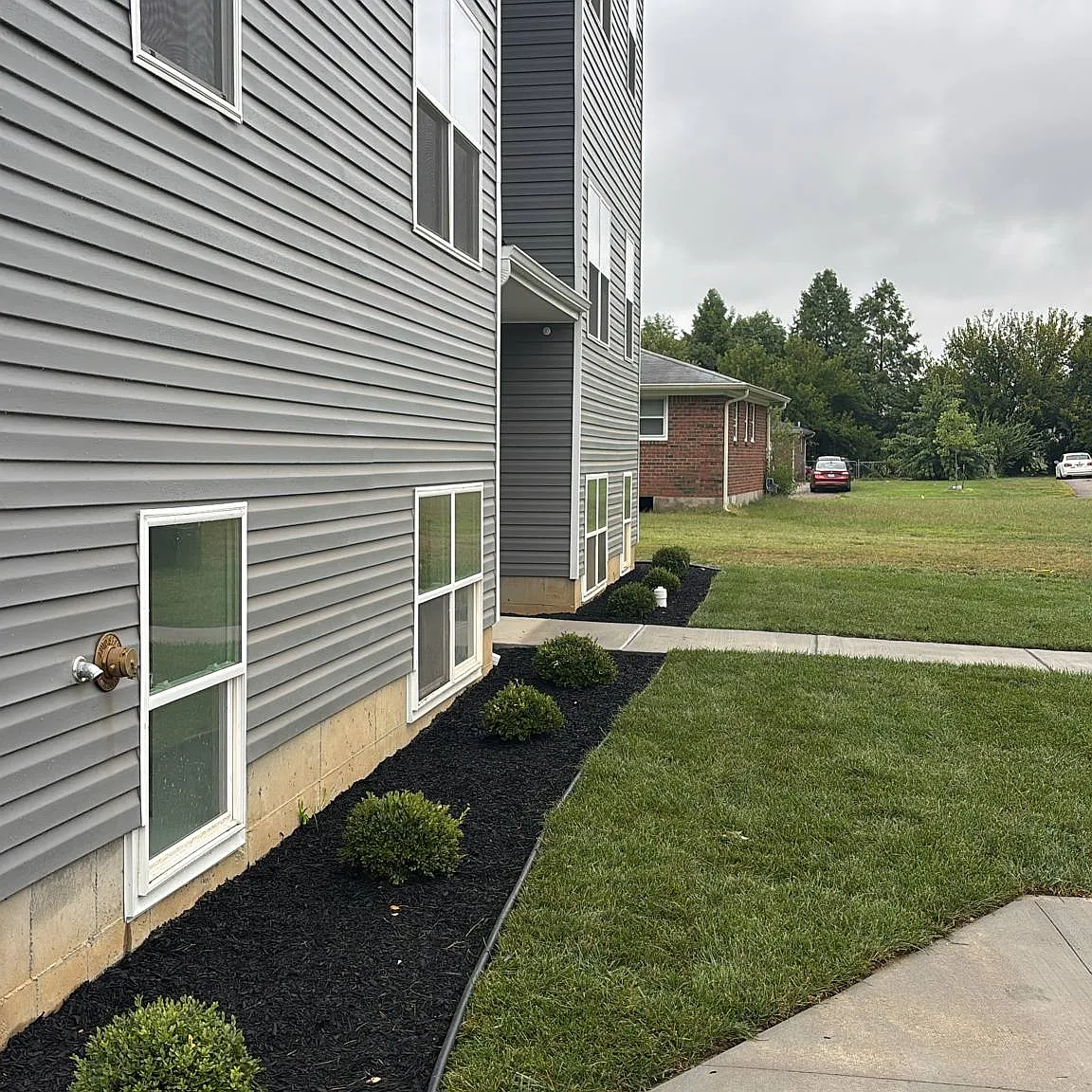 2 bed, 1000 sqft, $1,600 — Photo 2