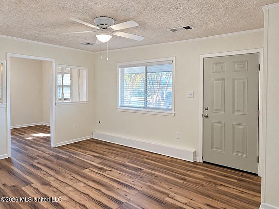 4th image of 114 Maple St
