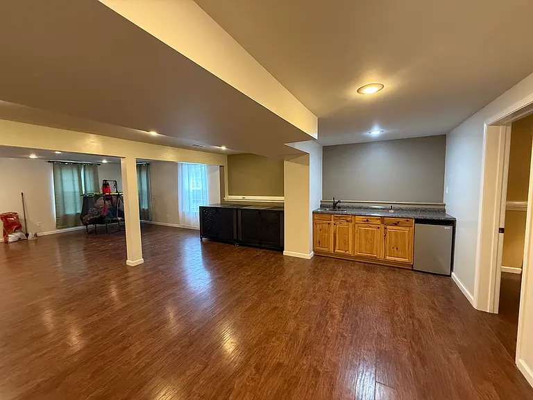 143 Lyle Curtis Cir — Photo 5