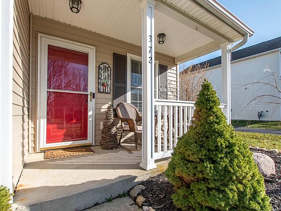 3rd image of 372 Ashford Ave