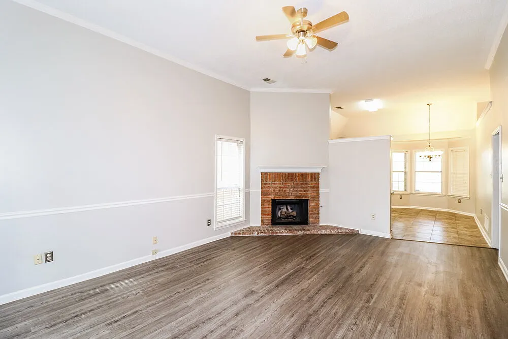 3 bed, 2.5 bath, 1606 sqft, $1,820 — Photo 4