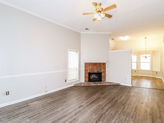 4th image of 594 Ashley Glen Cir