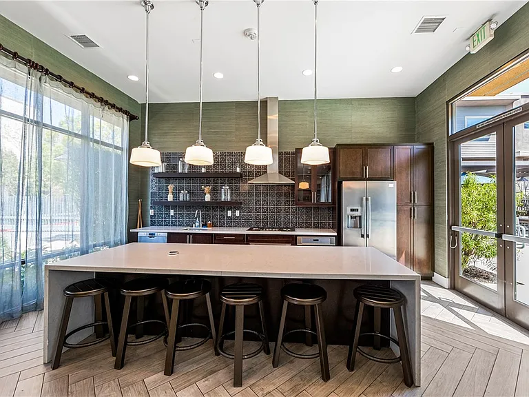 664 Colorado Cir — Photo 48