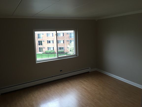 3rd image of 580 Lawrence Ave APT 306