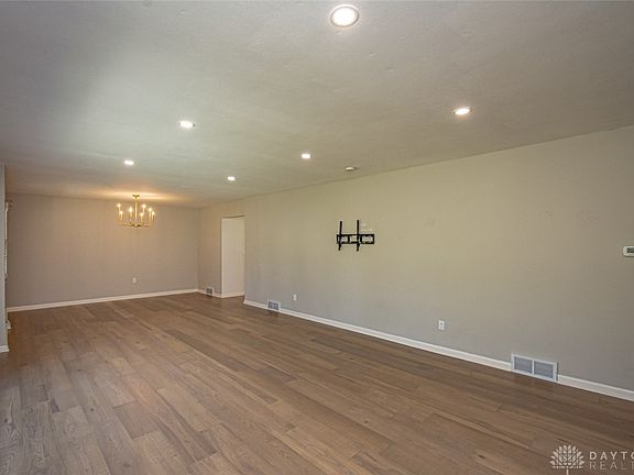 5th image of 371 Marylhurst Dr